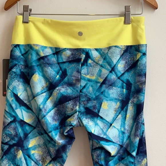 High rise Total fitness capris - Picture 8 of 10